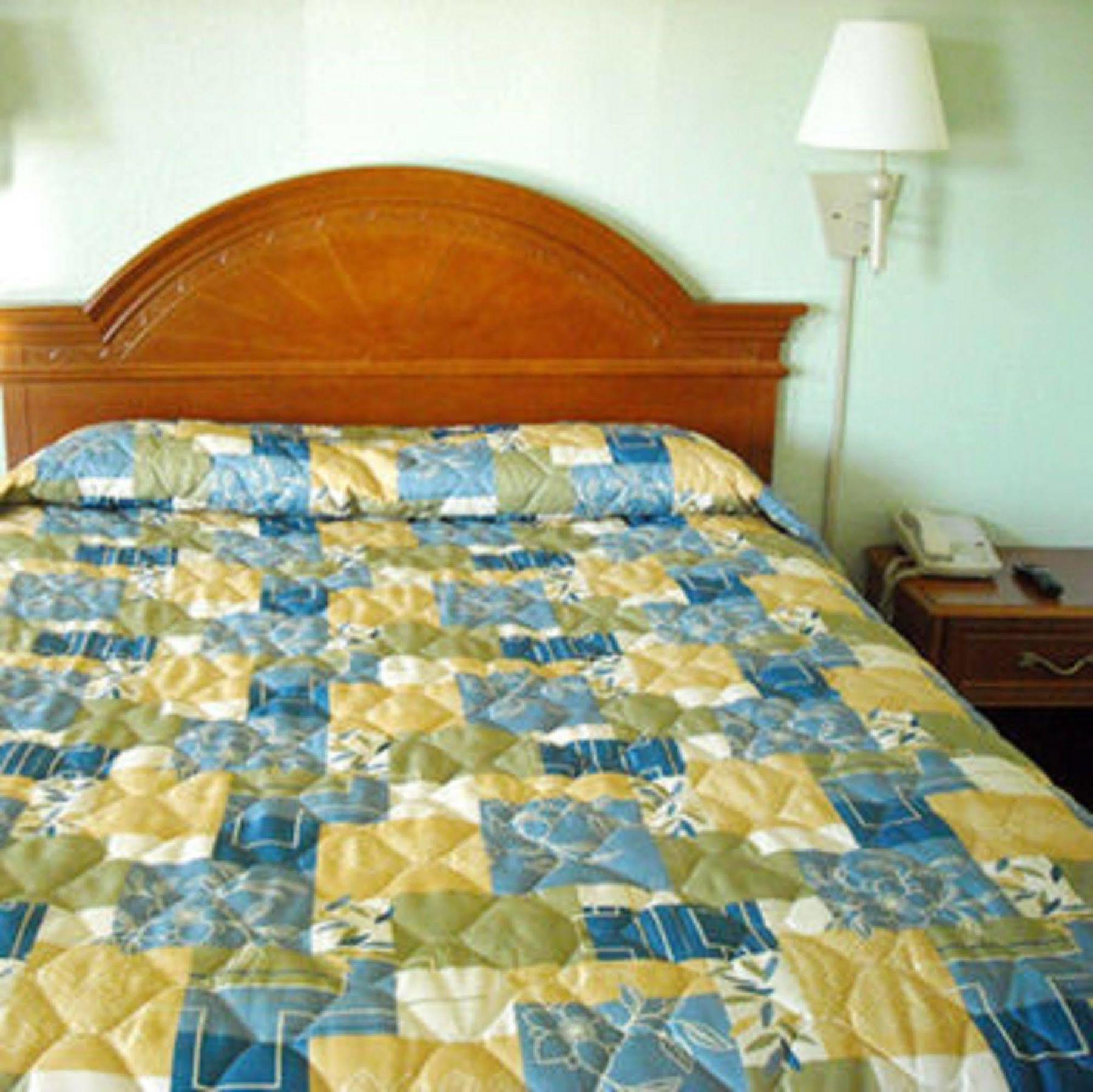 Whispering Pines Motel - Asheville Room photo