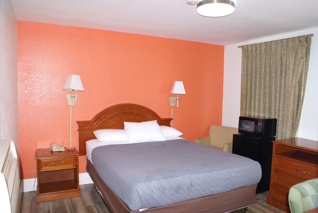 Whispering Pines Motel - Asheville Exterior photo