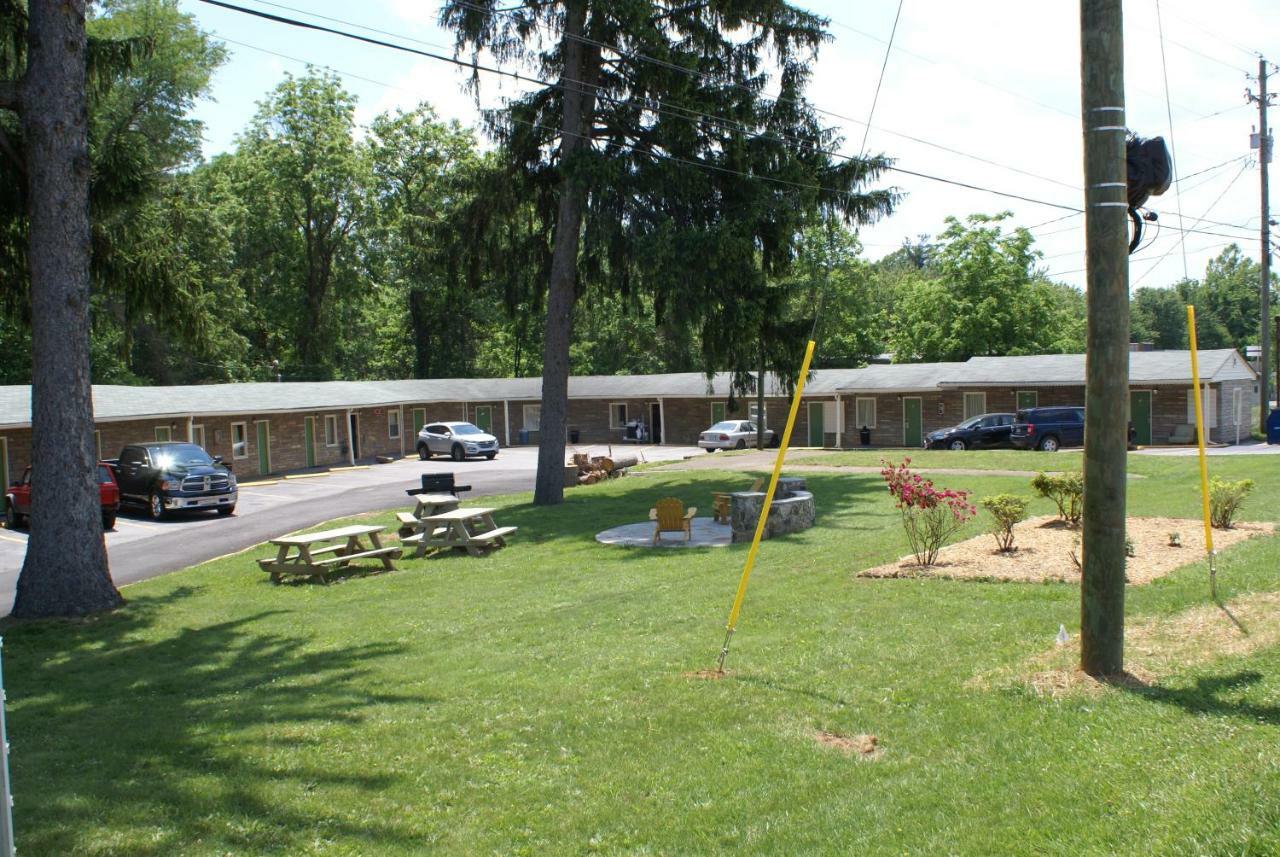 Whispering Pines Motel - Asheville Exterior photo